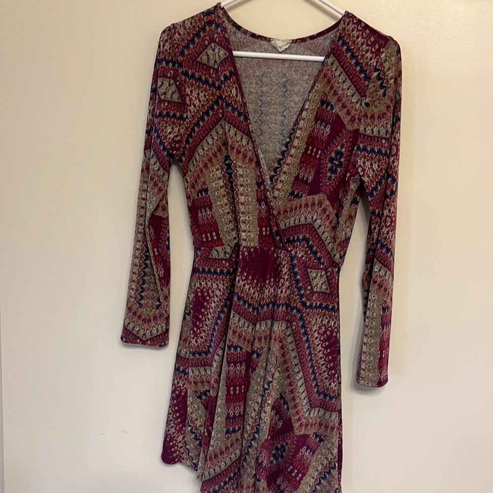 Geometric purple v-neck dress, size M